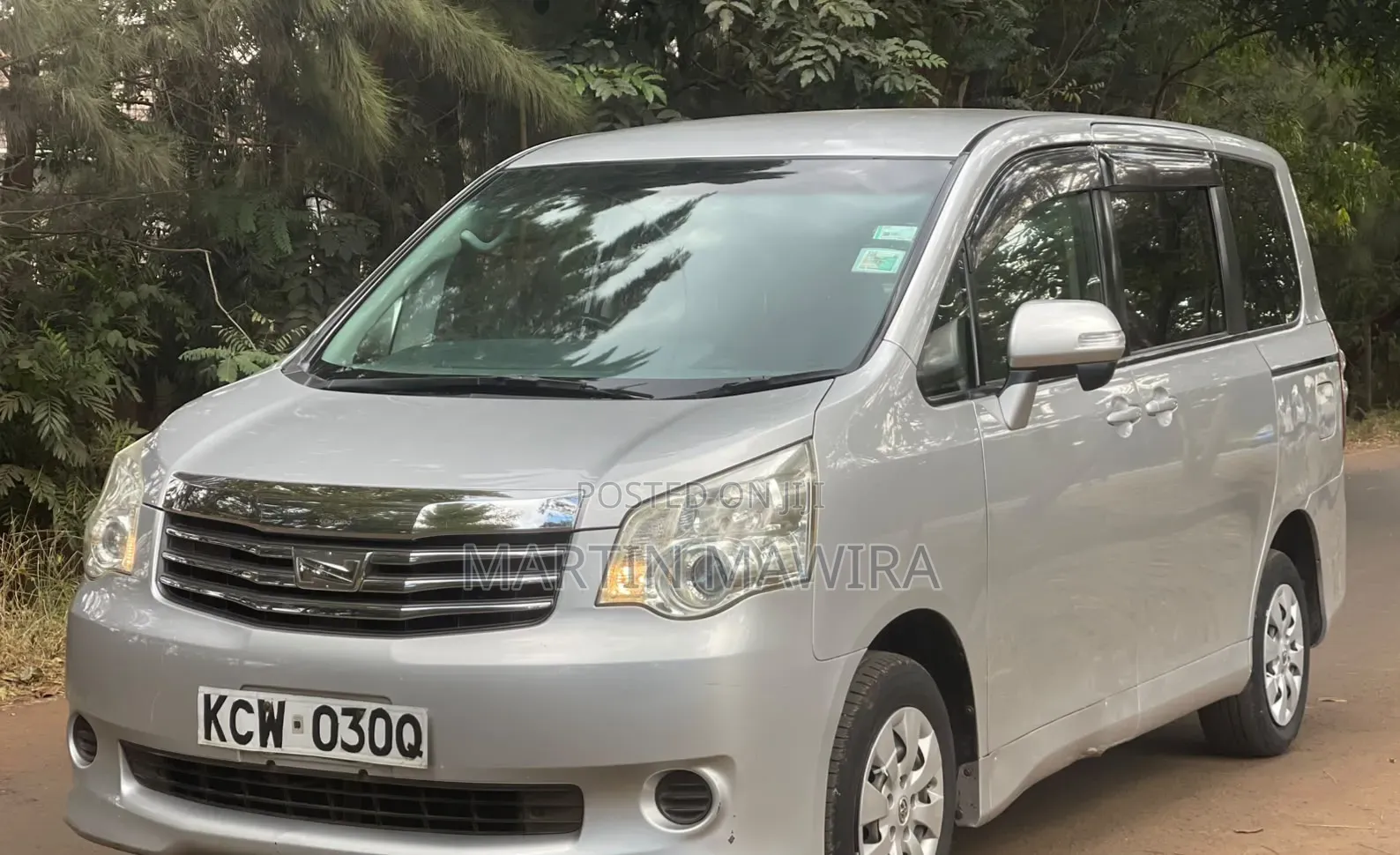 Toyota Noah 2012 Silver