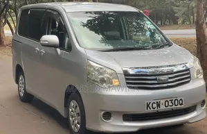 Toyota Noah 2012 Silver