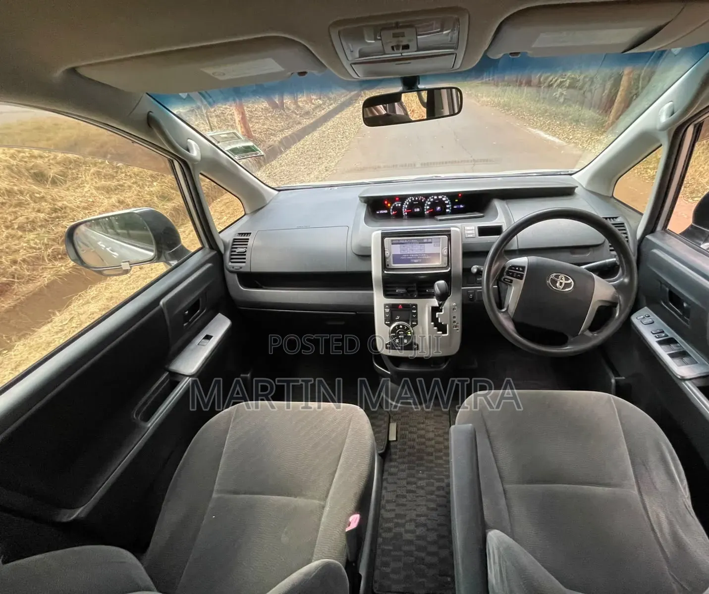 Toyota Noah 2012 Silver