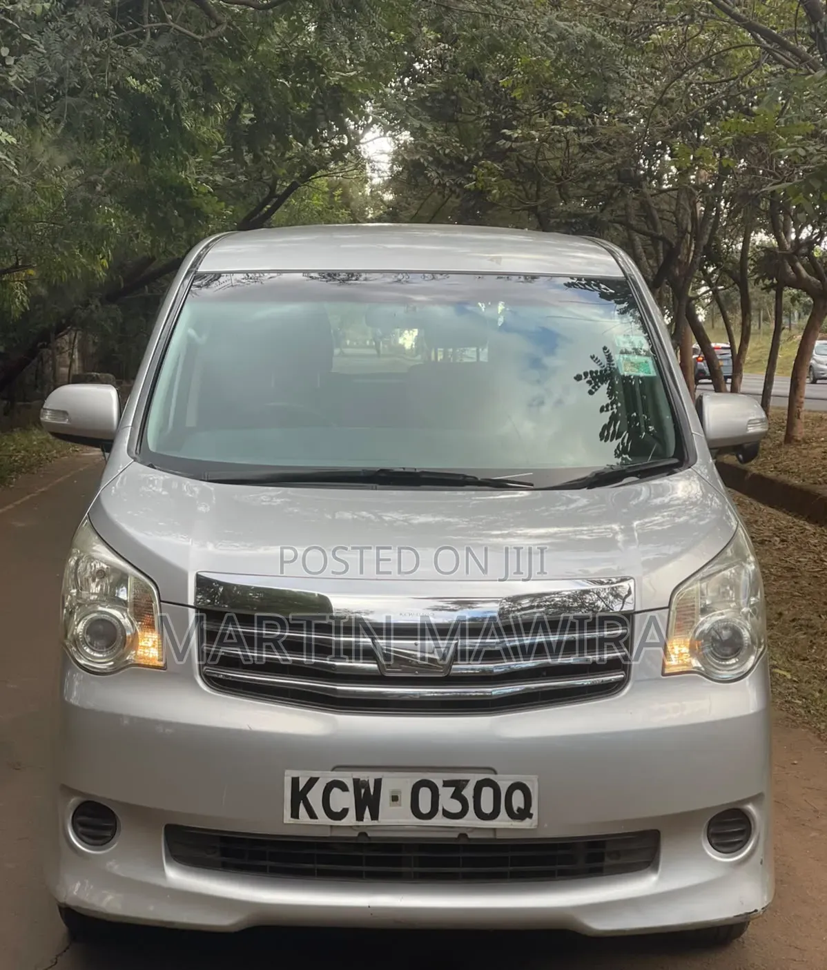 Toyota Noah 2012 Silver