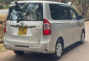 Toyota Noah 2012 Silver