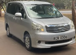 Toyota Noah 2012 Silver