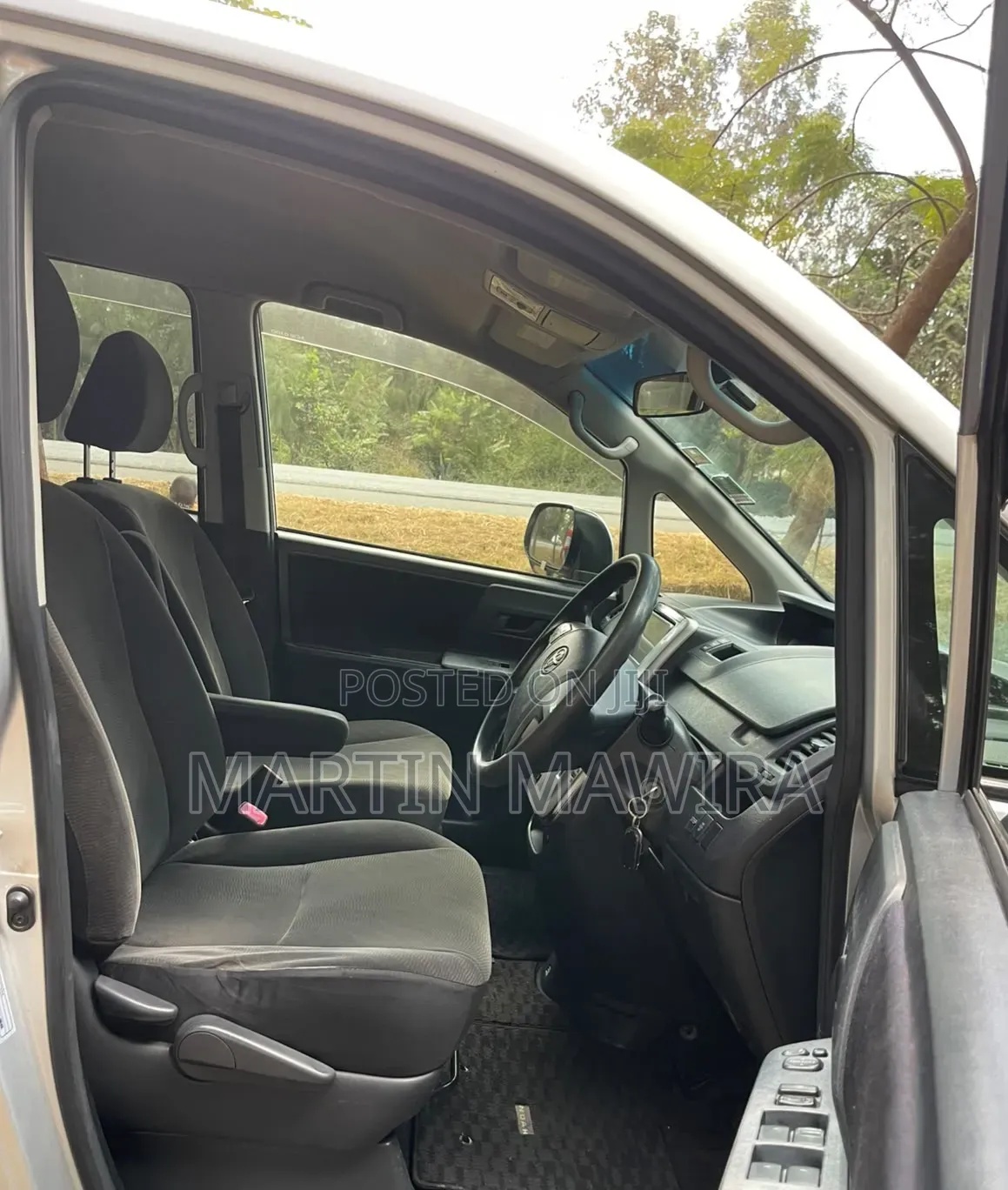 Toyota Noah 2012 Silver