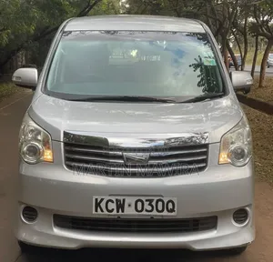 Toyota Noah 2012 Silver