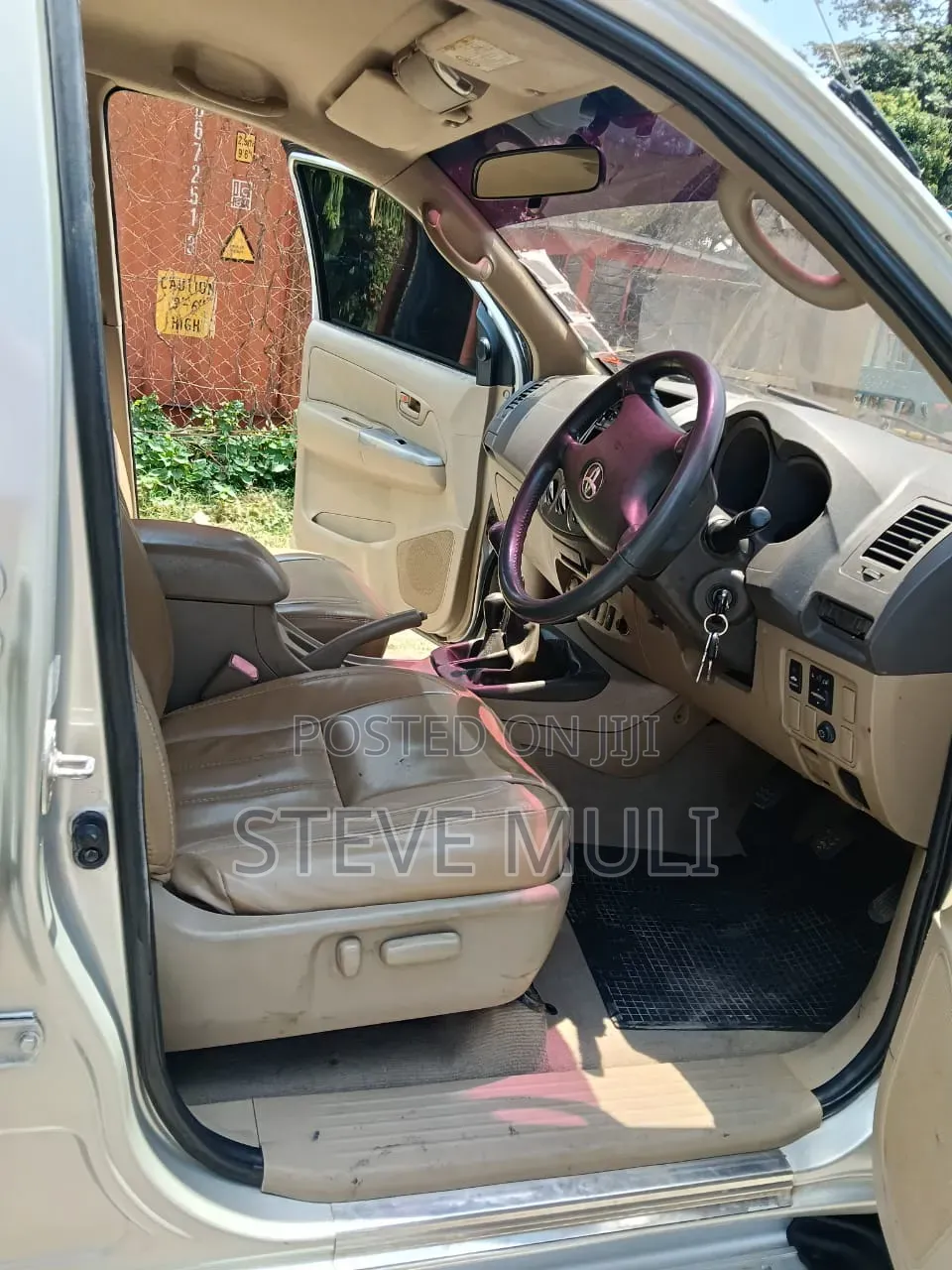 Toyota Hilux 2010 Gold