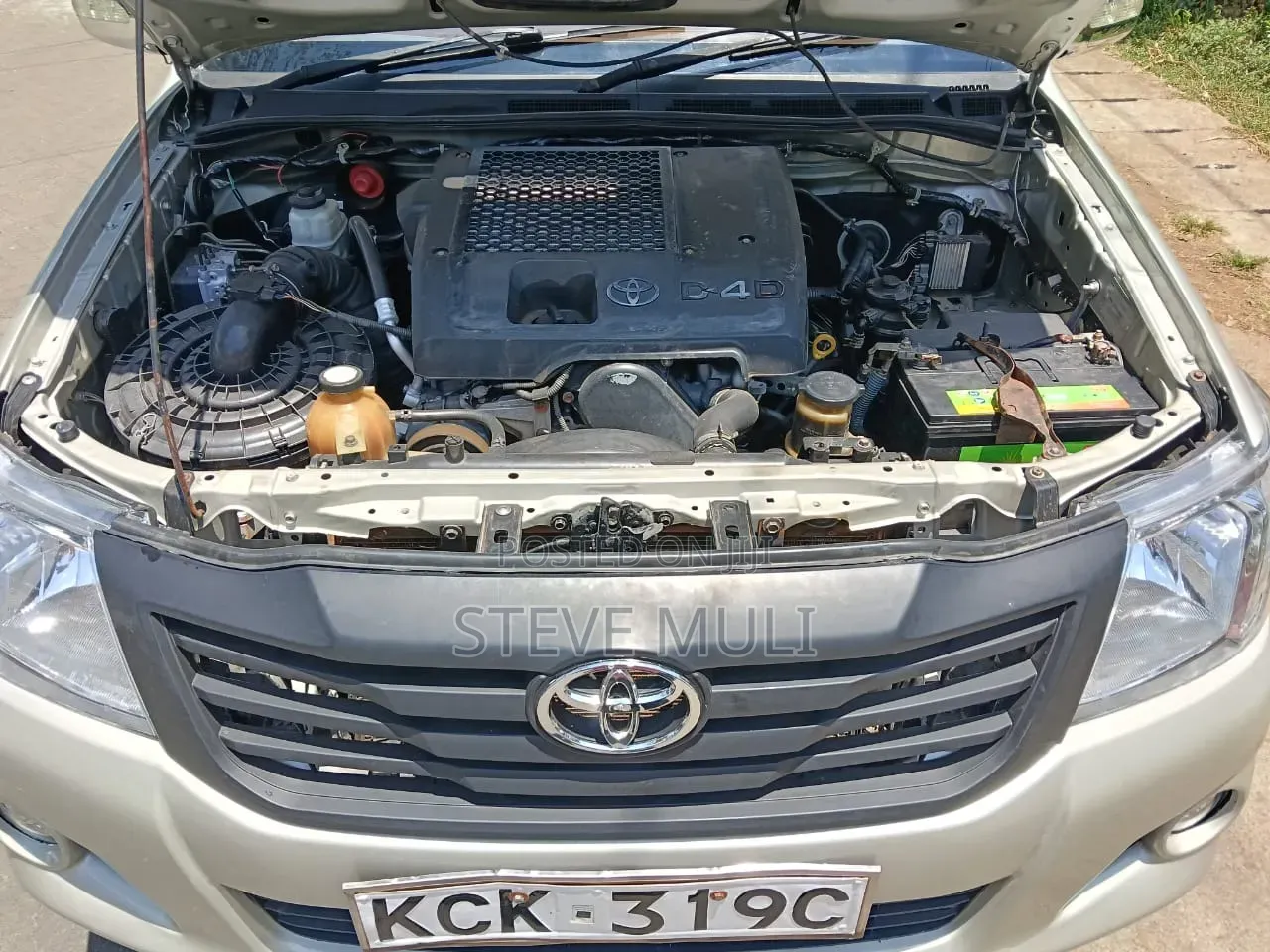 Toyota Hilux 2010 Gold