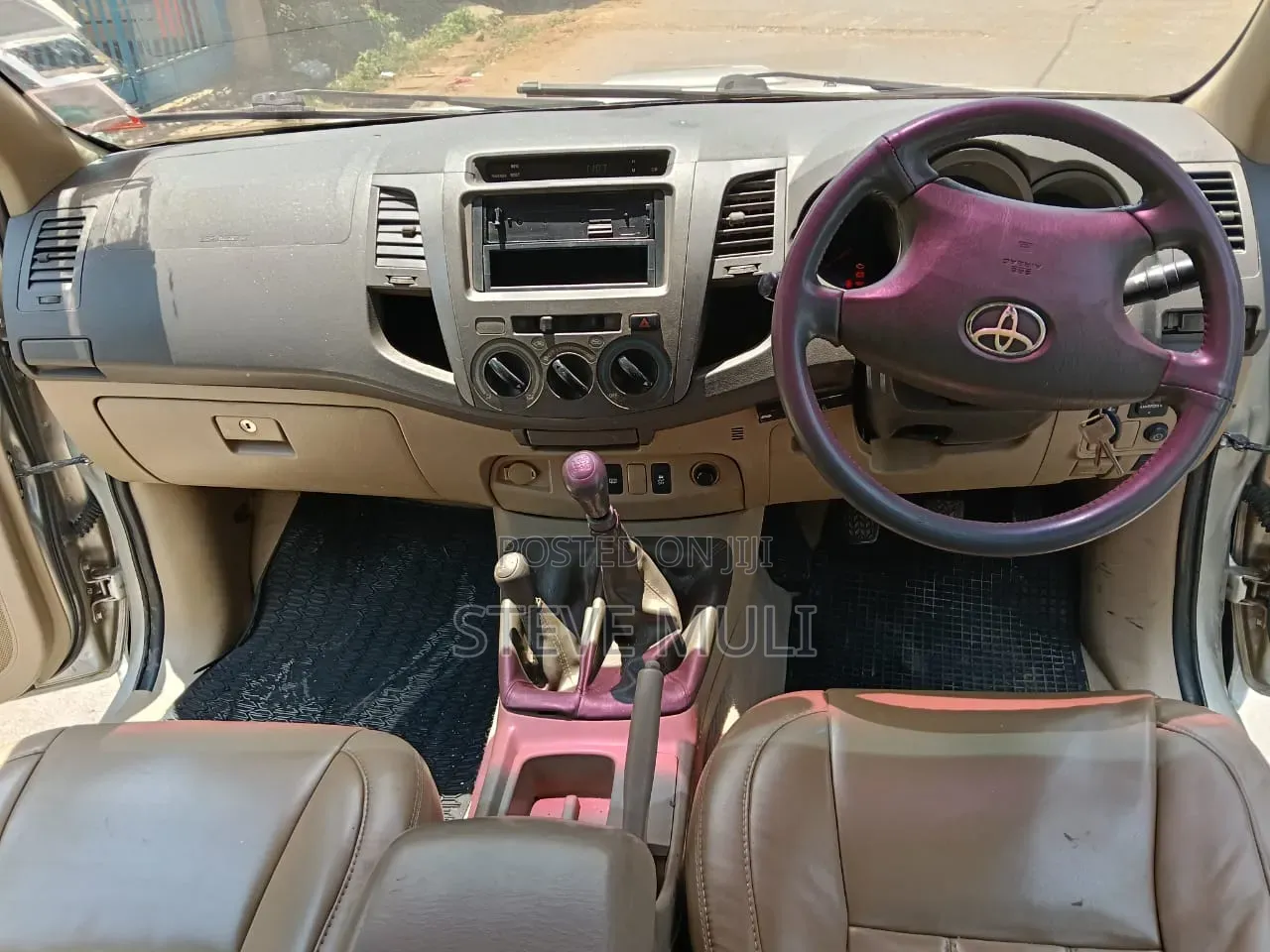 Toyota Hilux 2010 Gold