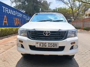 Toyota Hilux 2014 Pearl