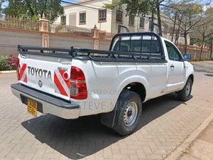 Toyota Hilux 2014 Pearl