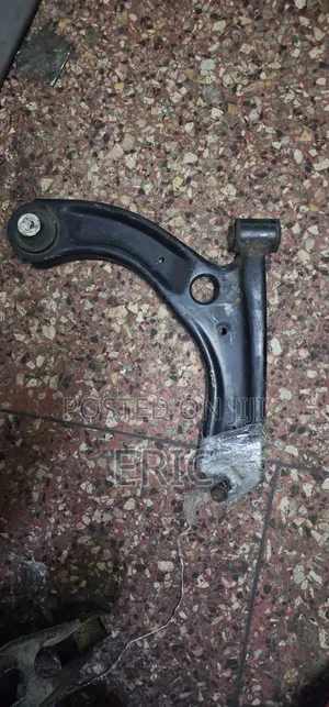 Suzuki SWFT Alto 2018 Front Arm's