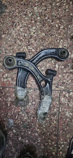 Suzuki SWFT Alto 2018 Front Arm's