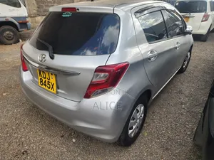 Toyota Vitz 2015 Silver