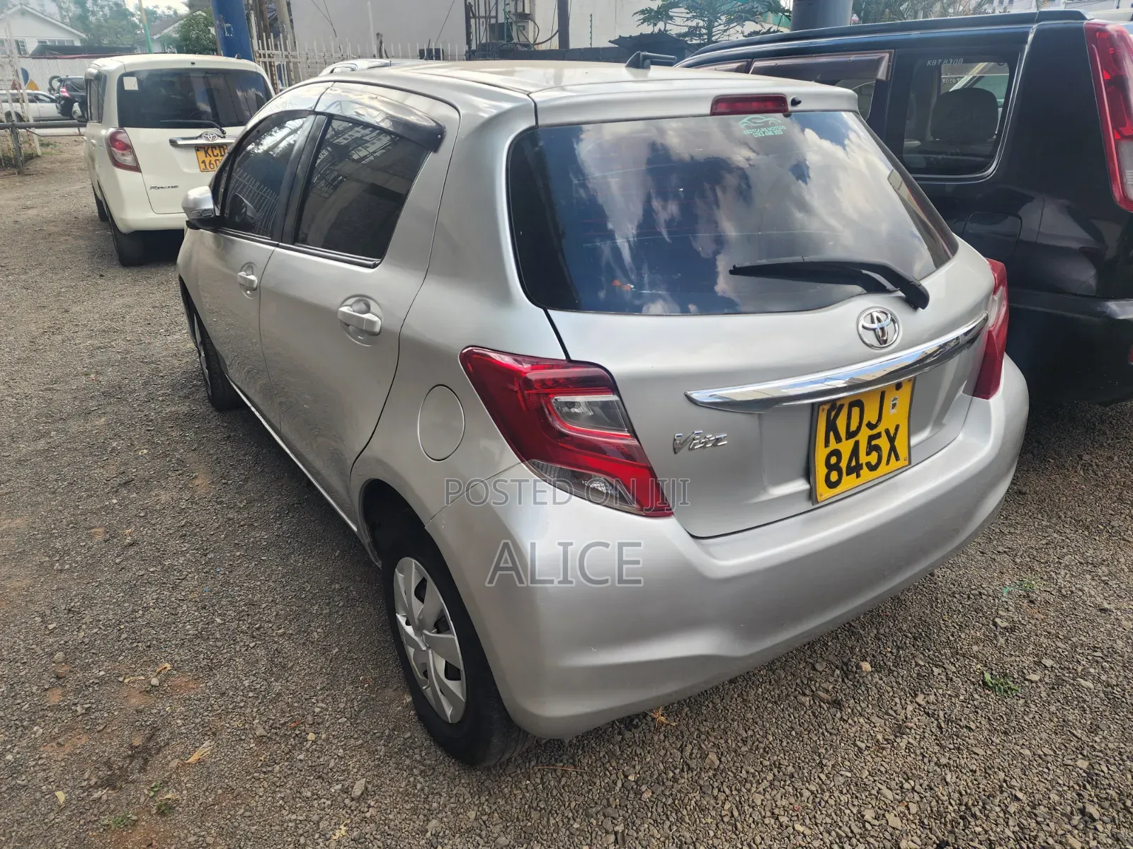 Toyota Vitz 2015 Silver