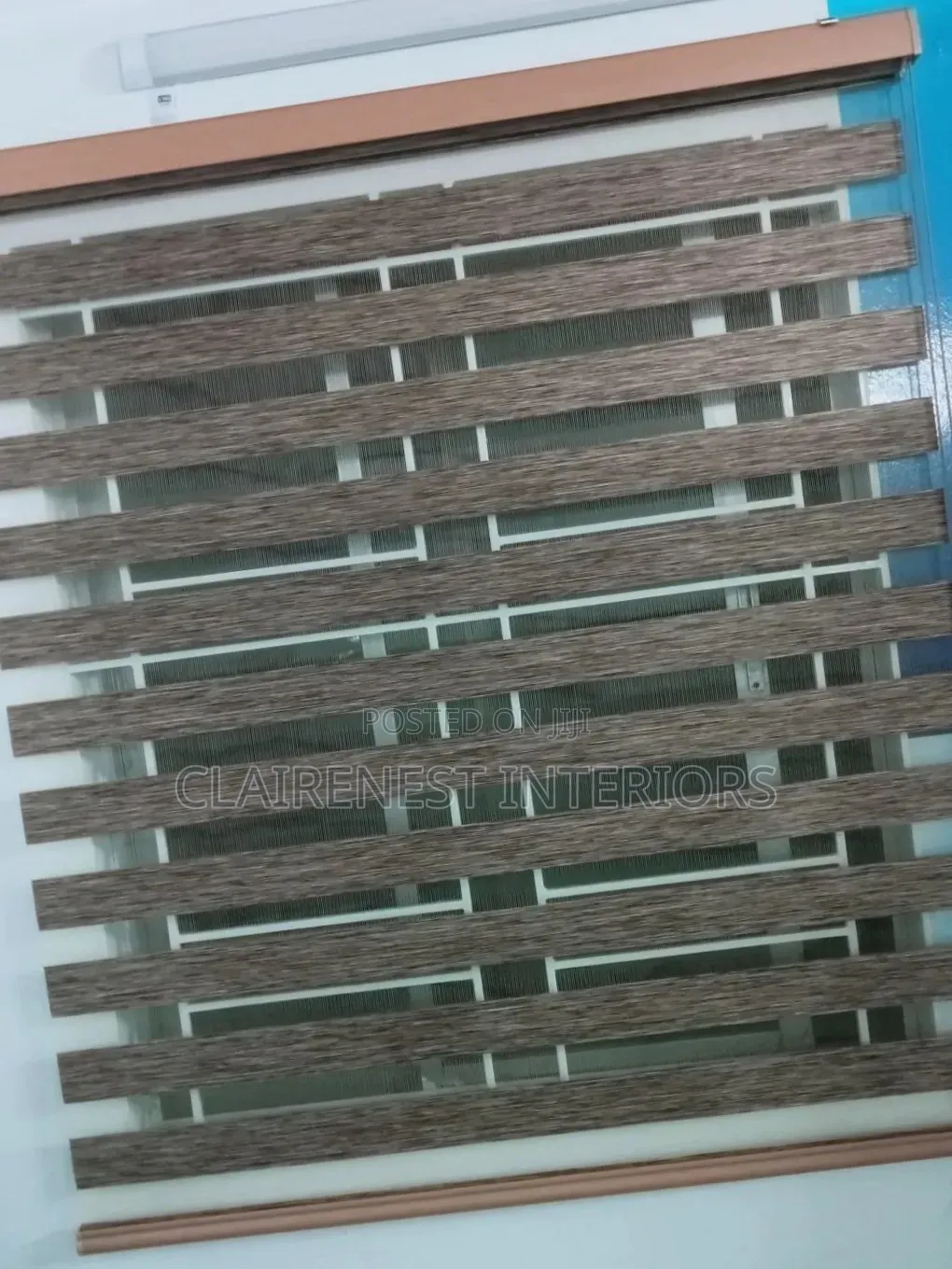 Sleek Blinds for a Sophisticated Workspace With Horizontal Blinds
