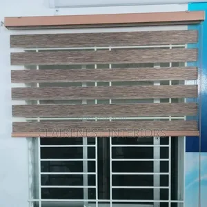 Sleek Blinds for a Sophisticated Workspace With Horizontal Blinds