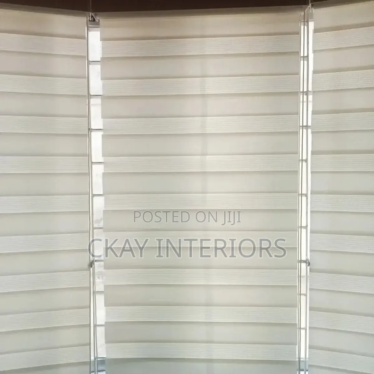 Smart Horizontal Office Blinds for Better Light Management.