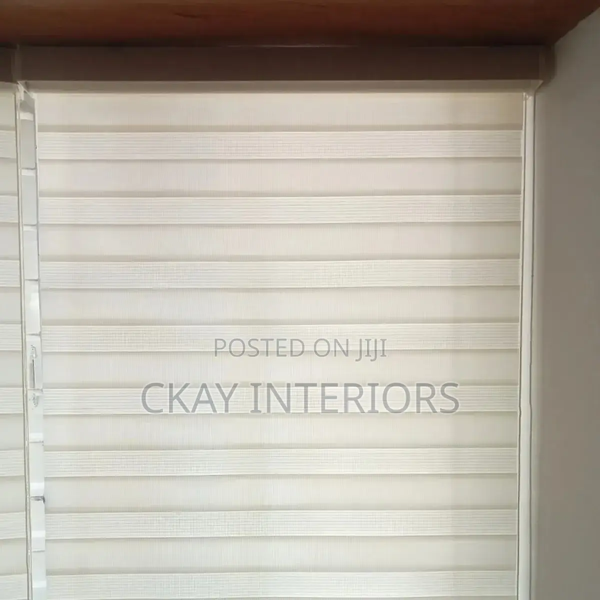 Smart Horizontal Office Blinds for Better Light Management.