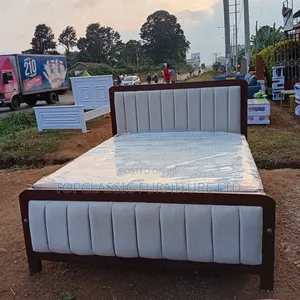 5x6 White  Bed With Black Frame+mattress