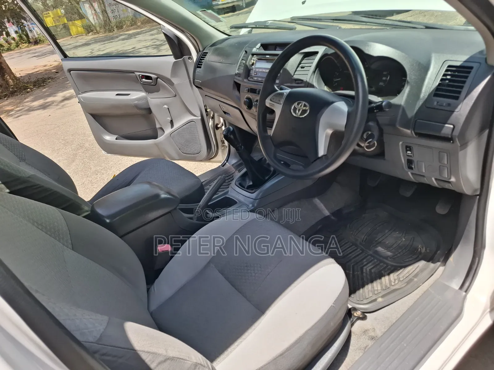 Toyota Hilux 2014 White