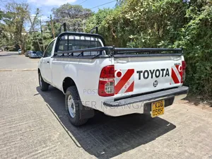 Toyota Hilux 2014 White