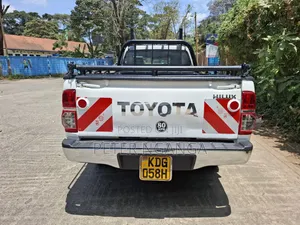 Toyota Hilux 2014 White