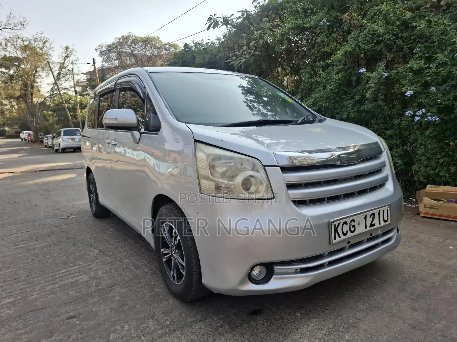 Toyota Noah 2009 Silver
