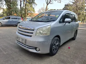 Toyota Noah 2009 Silver