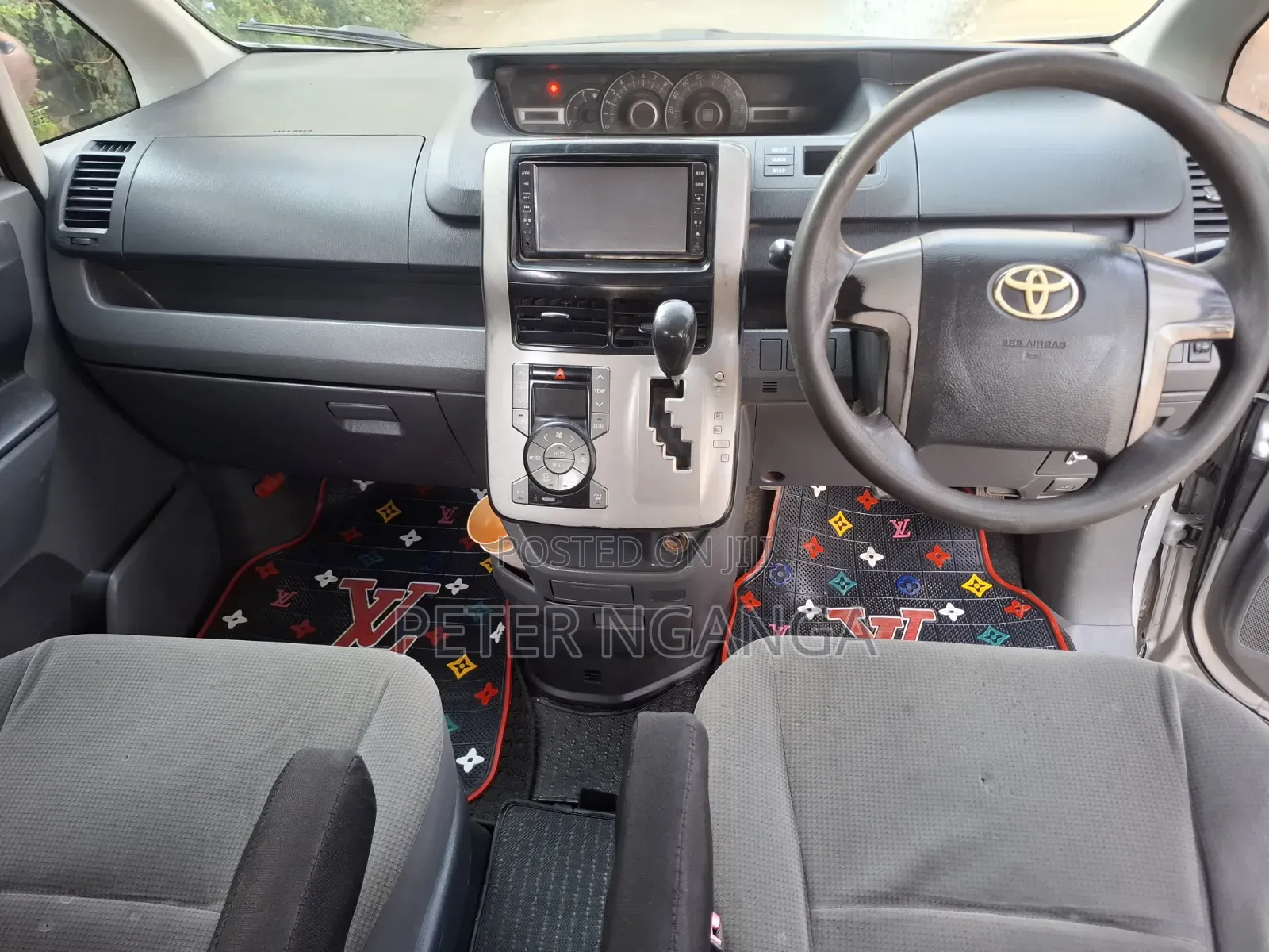 Toyota Noah 2009 Silver