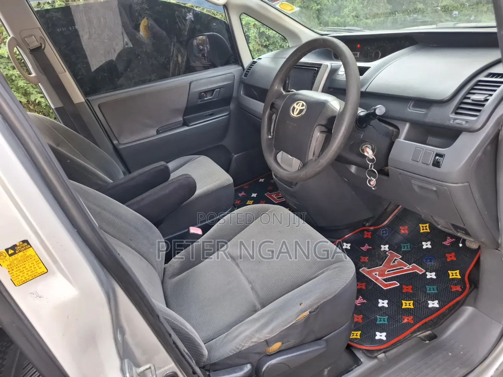 Toyota Noah 2009 Silver