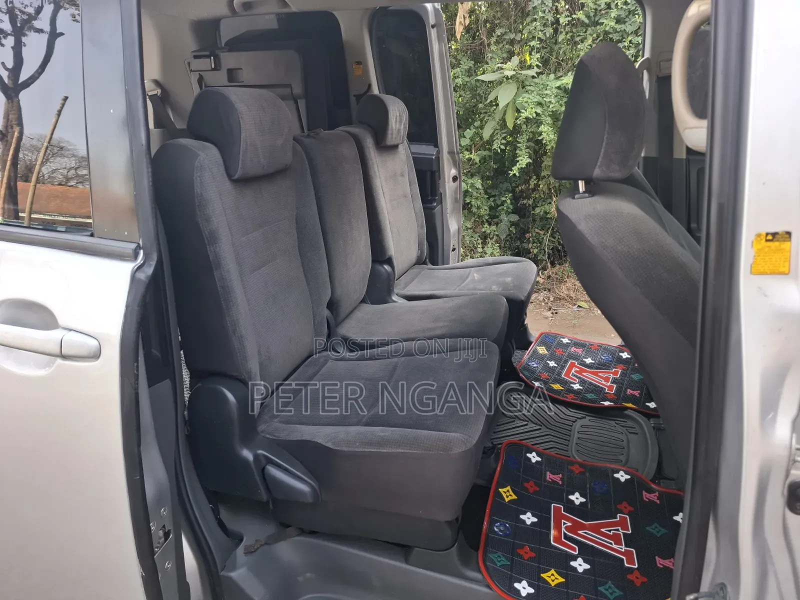 Toyota Noah 2009 Silver