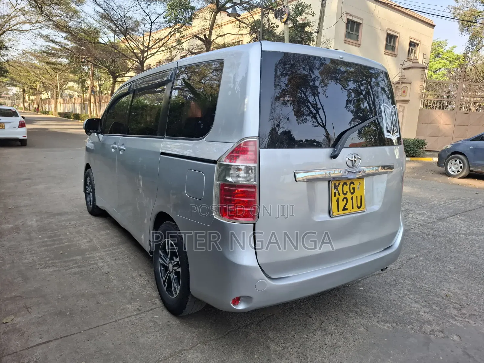 Toyota Noah 2009 Silver
