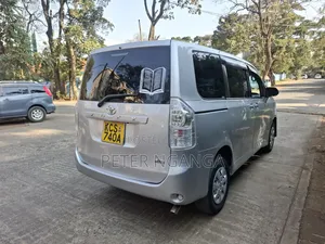 Toyota Voxy 2011 Silver