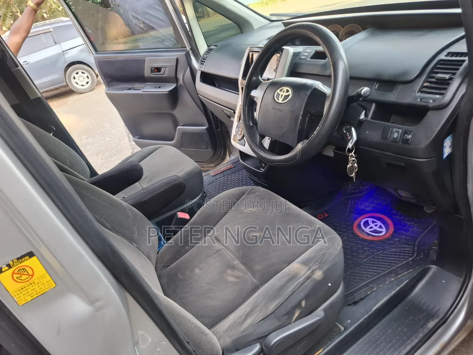 Toyota Voxy 2011 Silver