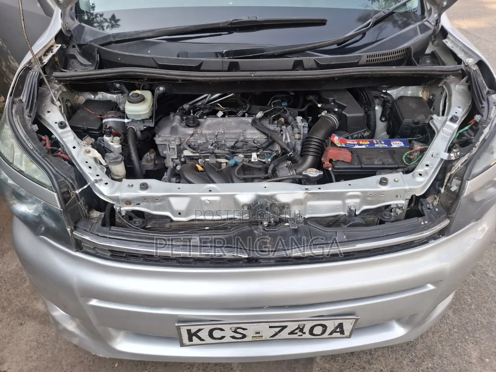 Toyota Voxy 2011 Silver