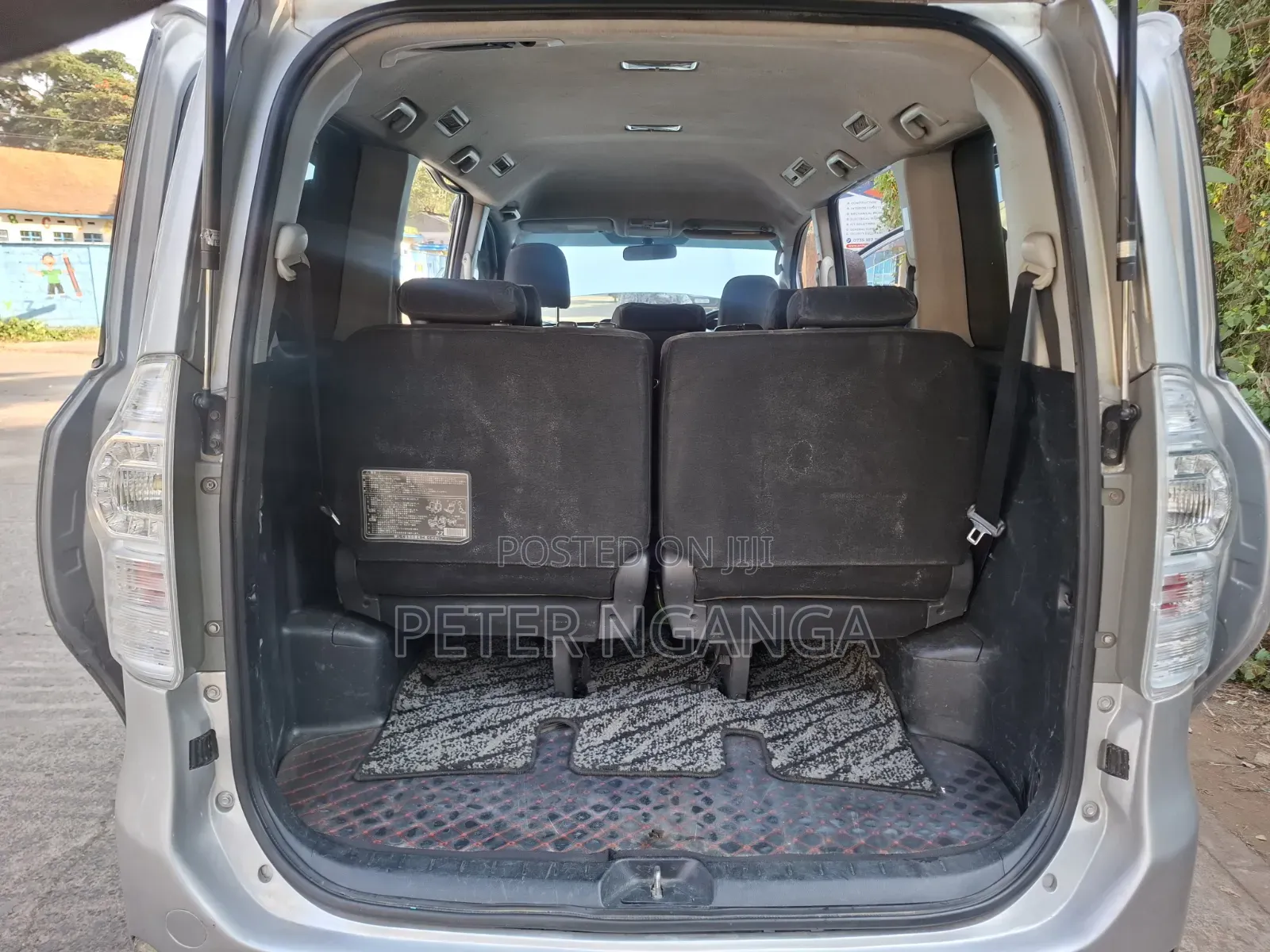 Toyota Voxy 2011 Silver