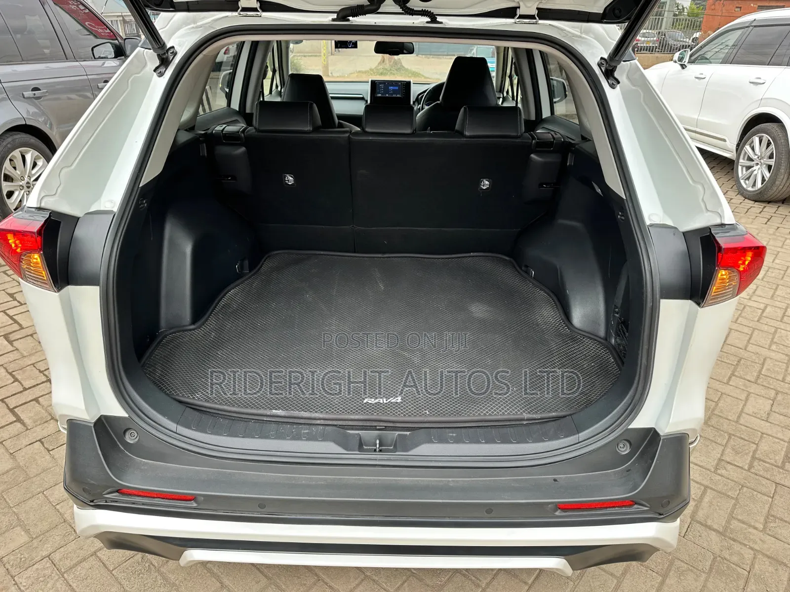Toyota RAV4 2019 White