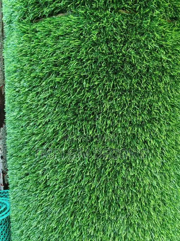 Premium 25mm Grass Carpet for Modern Homes, Balconies, Playing Ground