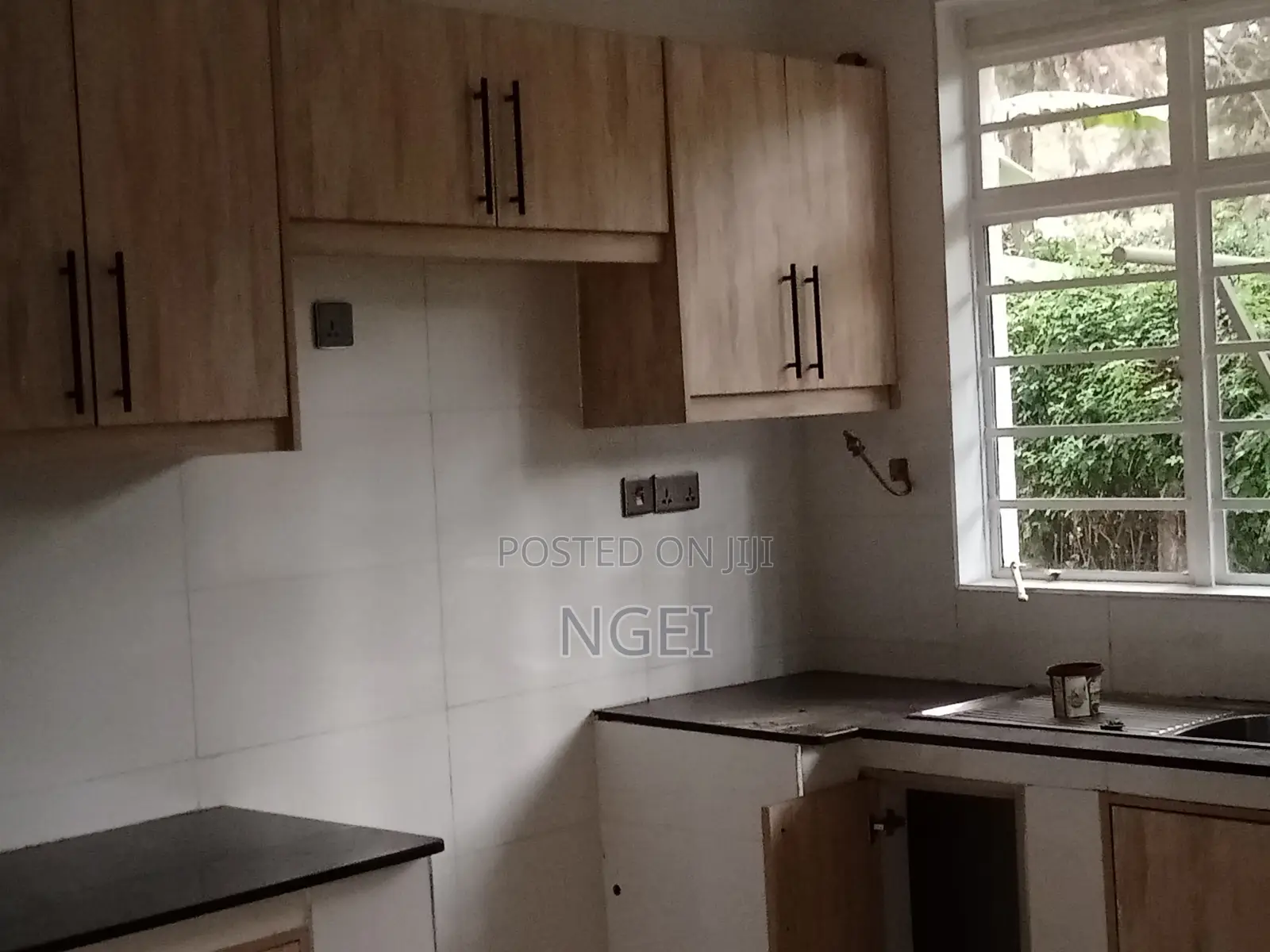 6bdrm House in Garden Court, Ridgeways for rent