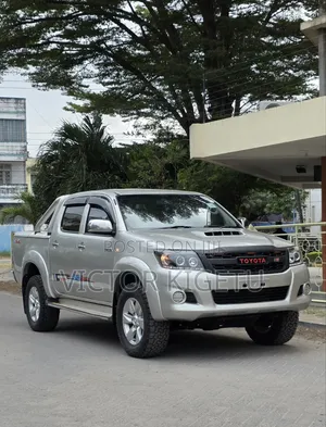 Toyota Hilux 2013 Silver