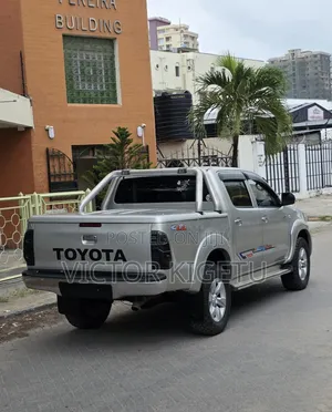 Toyota Hilux 2013 Silver