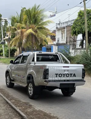 Toyota Hilux 2013 Silver