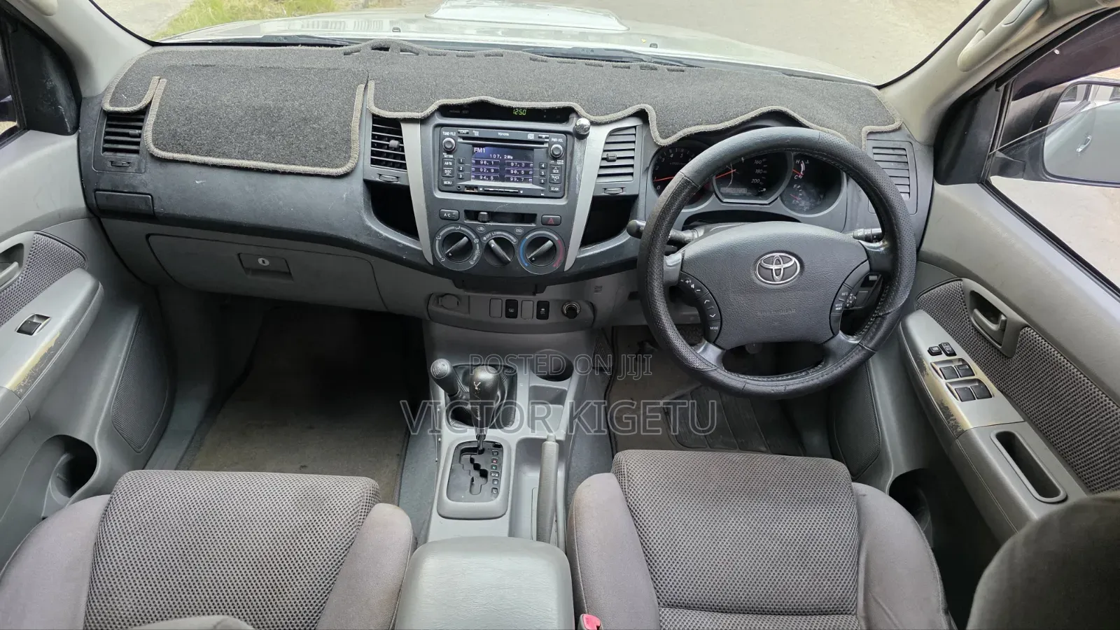 Toyota Hilux 2013 Silver