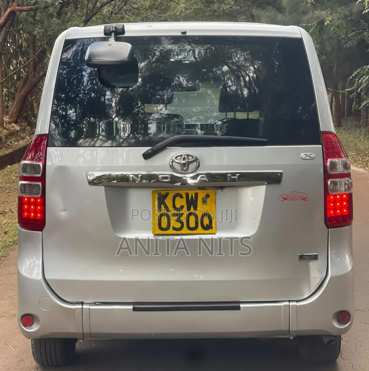 Toyota Noah 2012 Silver