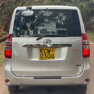 Toyota Noah 2012 Silver