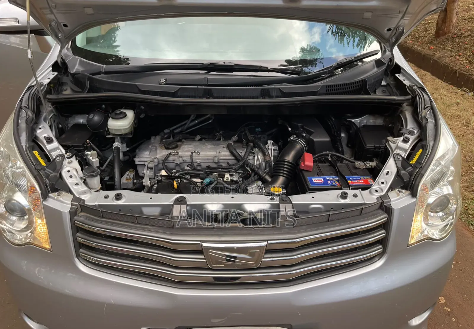 Toyota Noah 2012 Silver