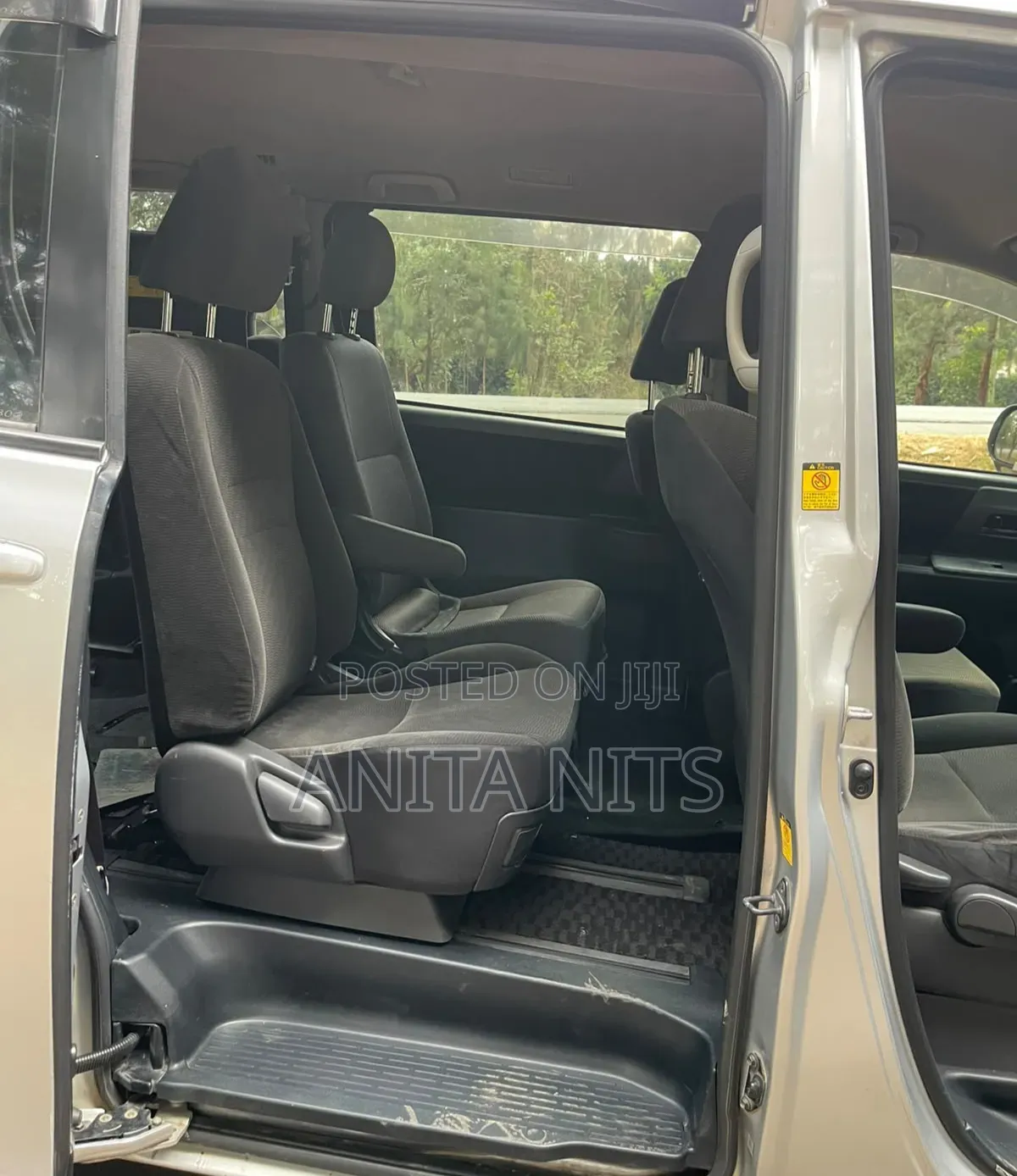 Toyota Noah 2012 Silver