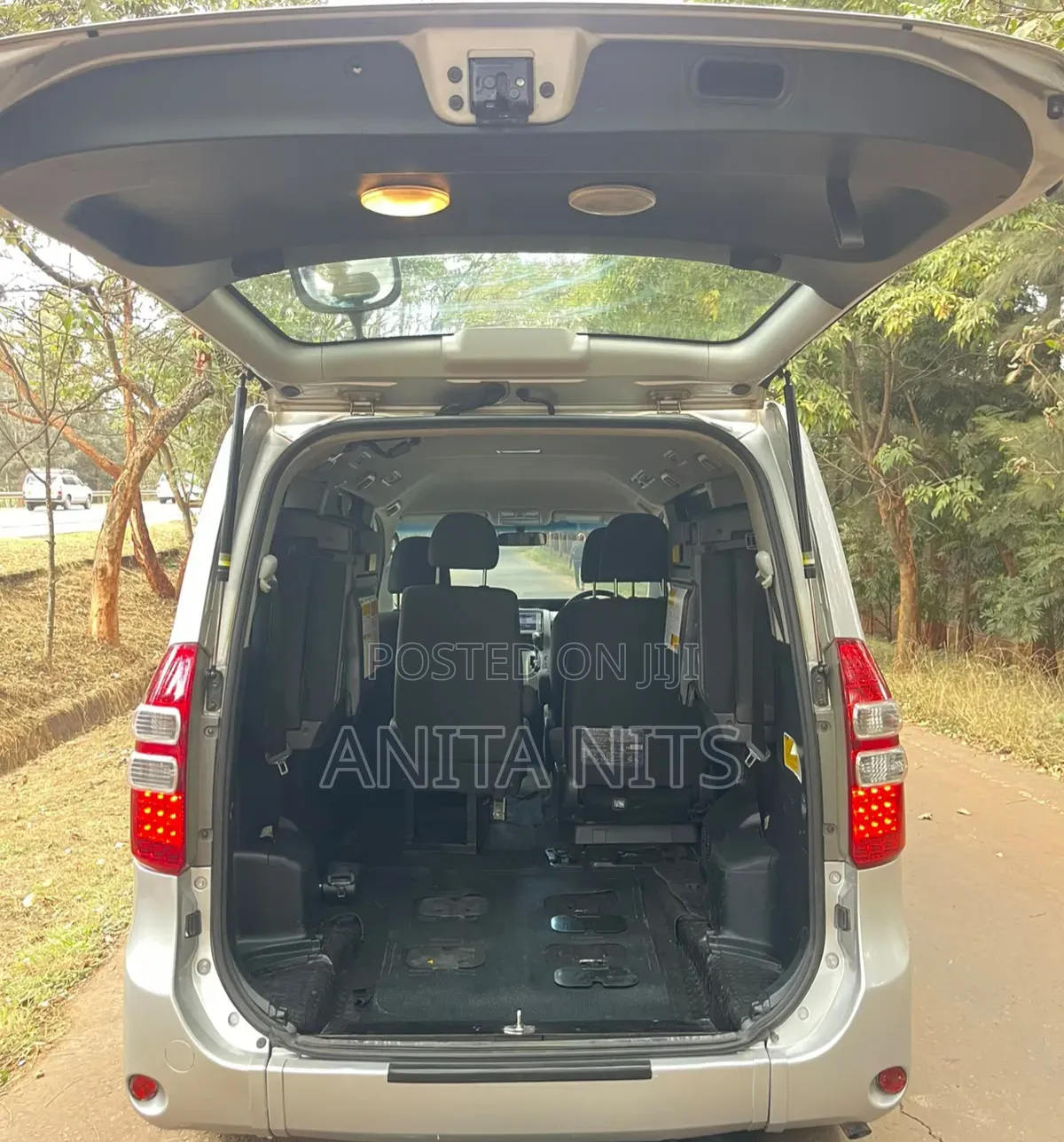Toyota Noah 2012 Silver
