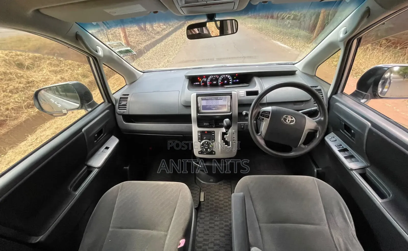 Toyota Noah 2012 Silver