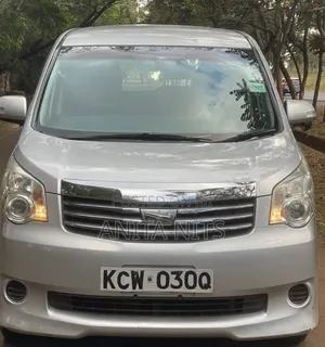 Toyota Noah 2012 Silver