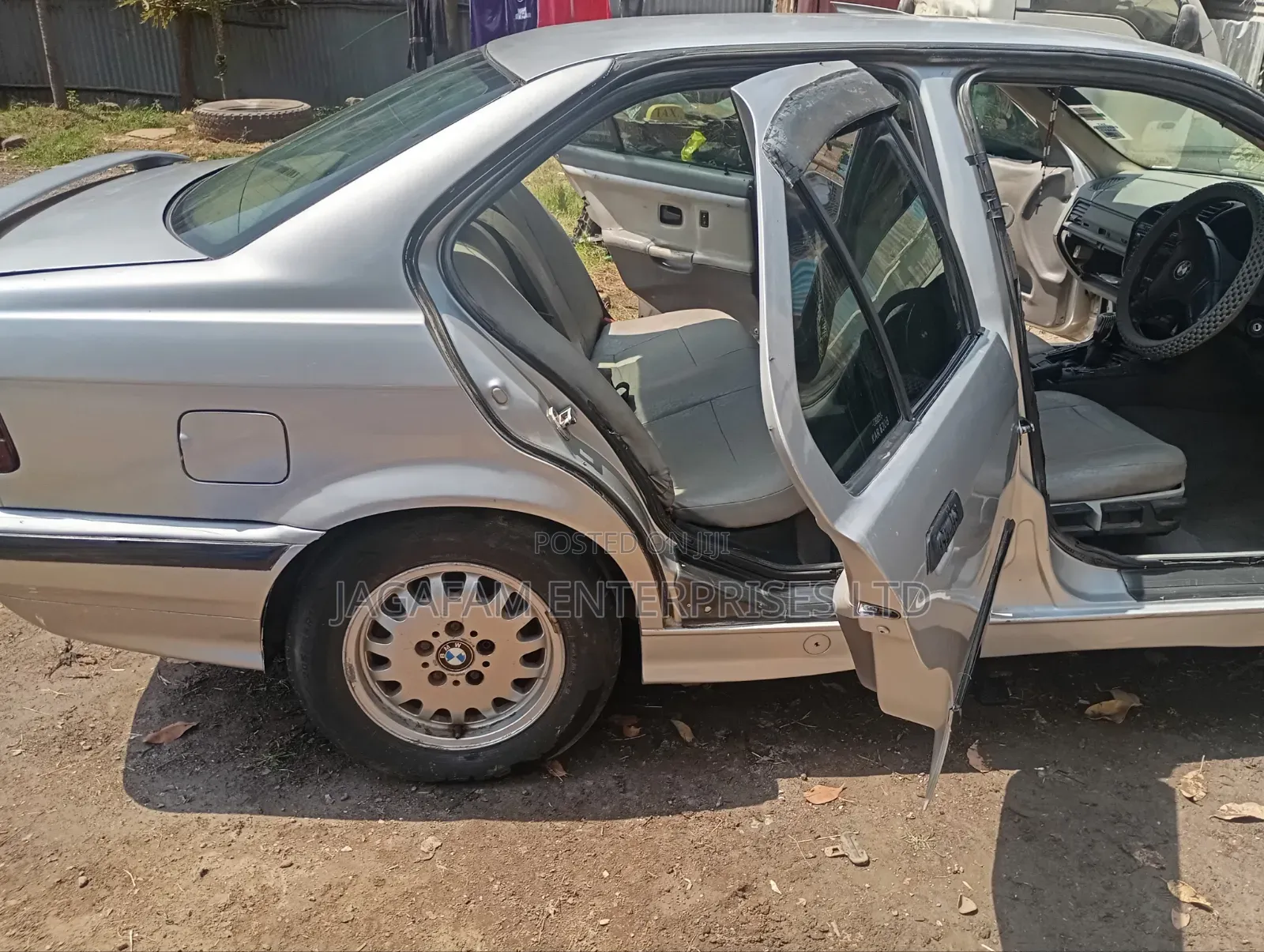 BMW 320i Sedan RWD 1999 Silver